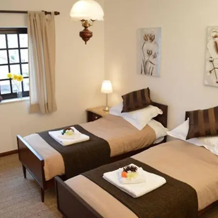 Вилла Sleeps22-garden-hottub-pool-barbecue-jacuzzi *