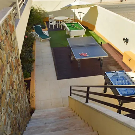 Sleeps22-garden-hottub-pool-barbecue-jacuzzi Вилла Сан-Мартинью-ду-Порту