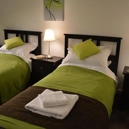 Sleeps22-garden-hottub-pool-barbecue-jacuzzi *