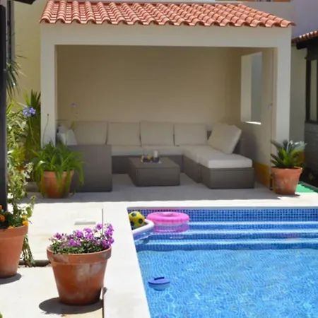 Villa Sleeps22-garden-hottub-pool-barbecue-jacuzzi